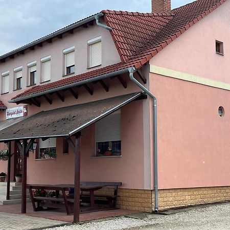 Hangulat Szallo Zalaszentbalazs Exterior foto
